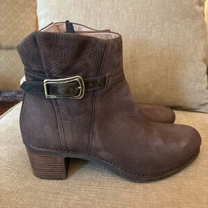 Dansko Hartley Chocolate Nubuck 41 (US Women's 10.5-11) Regular Ankle Boots